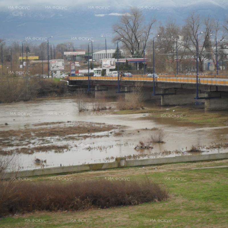 Пловдив: БДИБР и РИОСВ констатираха изхвърлени животински отпадъци по река Марица