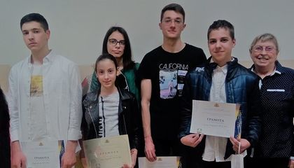 Виктор и Петър са включени в националния отбор на България по информатика