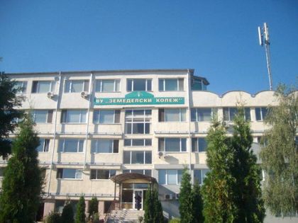 Университети в Пловдив привличат студенти с джипове и айфони