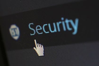 Осъдиха румънци, откраднали кредитни карти от 400 000 компютъра