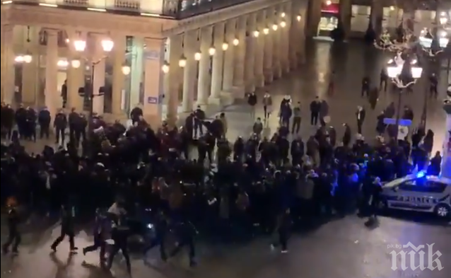 Стотици мигранти опитаха да нахлуят в парижкия театър 