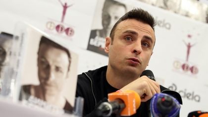Бербатов: Солскяер трябва да остане в Юнайтед, ако класира отбора в топ 4