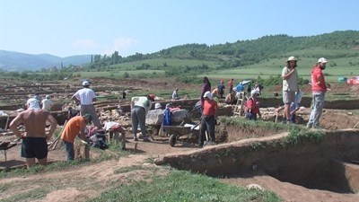 Откриха крепостна стена от времето на Римската империя край Троян