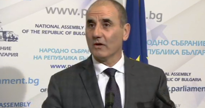Цветан Цветанов е в парламента, прави изявление: Аз съм жертва! Гледайте на живо