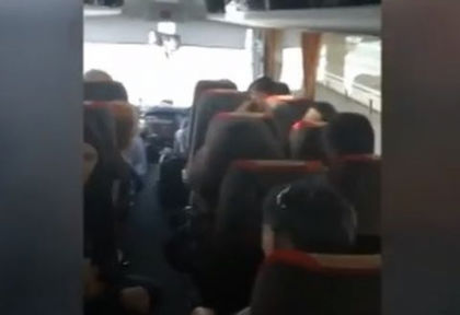 Великденски неволи: Пътници стърчаха три часа прави в претъпкан автобус (ВИДЕО)