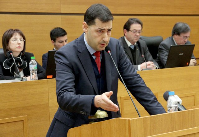 Иван Тотев укротява протестиращите от МБАЛ "Свети Мина"