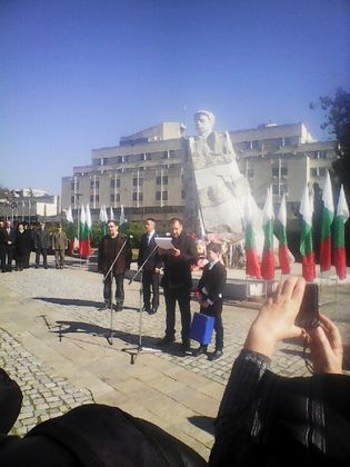 Кърджали: Пред паметника на Васил Левски в центъра на града се състоя ритуал с полагане на венци и цветя по повод 146 години от гибелта на Апостола на свободата