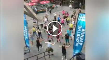 ВИДЕО: Завладяхме Ню Йорк с музиката на... Андреа! Яка чалга думти на 6-то авеню и 48 улица в Голямата ябълка