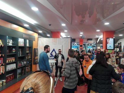 Истерия заради Криско в пловдивска книжарница (СНИМКИ)