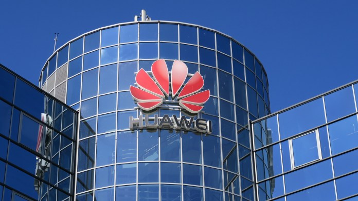 САЩ официално повдигана серия обвинения срещу Huawei