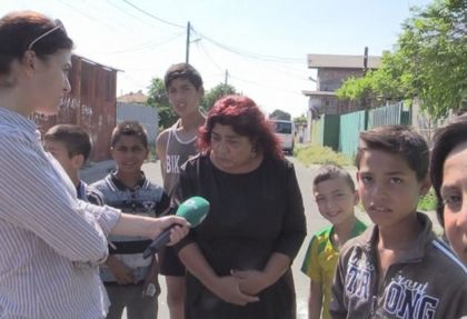 Млада ромка с шест деца смаза от бой социална работничка, колегите ѝ се вдигат на бунт