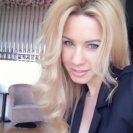 Фолк певица стана ВИП бръмчалка в Дубай, заживя като принцеса от приказките