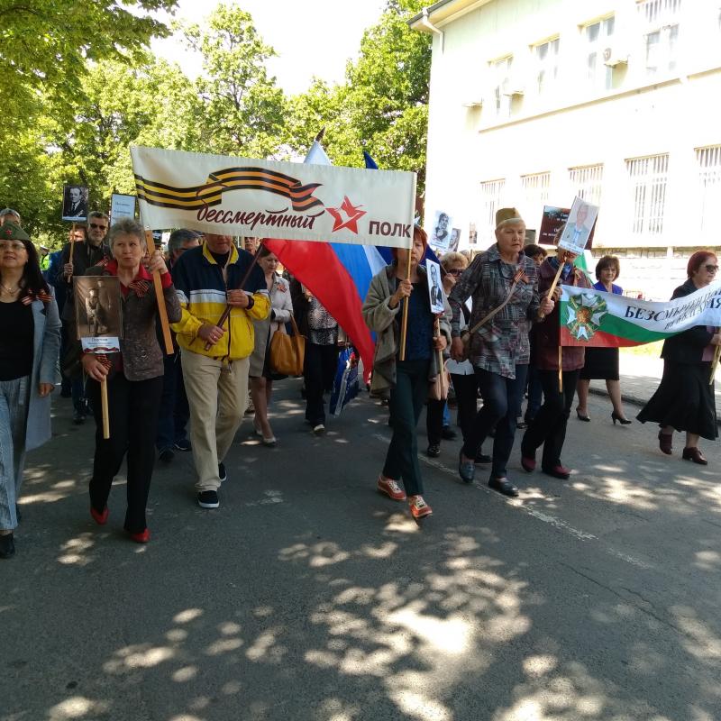 Кърджали: Денят на победата бе отбелязан с поднасяне на венци и цветя пред паметните плочи на загиналите във Втората световна война и пред паметника на Руския войн