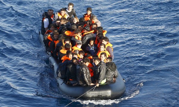 Лодка с мигранти се преобърна край Турция, 8 се удавиха