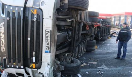 ТИР се обърна на магистралата до Пловдив