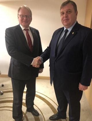 Каракачанов отказа официално “Грипен” на Швеция