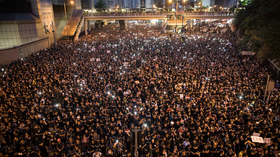 Два милиона души са участвали в протеста в Хонконг в неделя
