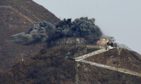 Южна Корея маха наблюдателни кули по границата с КНДР