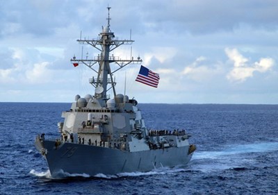 Американски боен кораб се сблъска с танкер край Сингапур, 10 моряци са в неизвестност