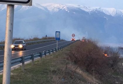 Голям пожар се разрасна край Пловдив