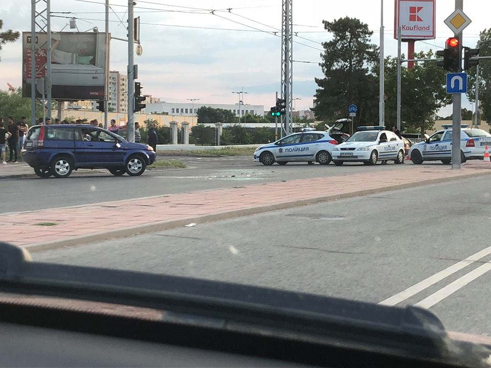 Тежка катастрофа на Цариградско! Три патрулки са на мястото, отцепиха едното платно