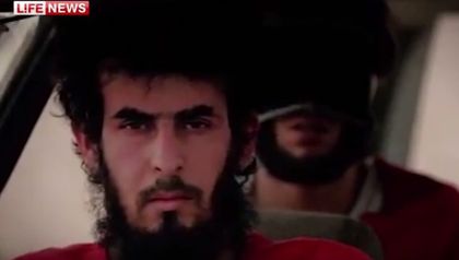 Зверство на ДАЕШ: Карат 4-годишен да взриви кола с шпиони (ВИДЕО)