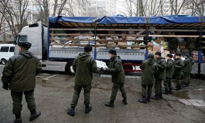 Литовци помагат на украински войници в Източна Украйна