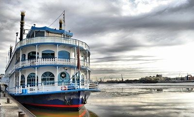 2 корабчета се сблъскаха в река Колорадо, 2-ма изчезнаха, 13 са ранени