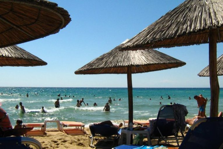 50 евро глоба за печене по монокини на плажовете в Гърция