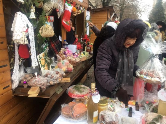 Добрич: Благотворителен коледен базар се провежда в Каварна