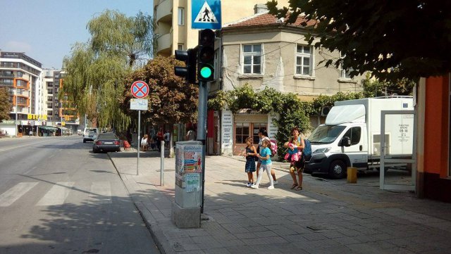 Спират трафика в Кършияка, за да мерят въздуха