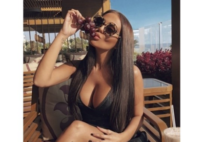 Николета Лозанова посреща Хелоуин като гола монахиня (СНИМКИ 18+)