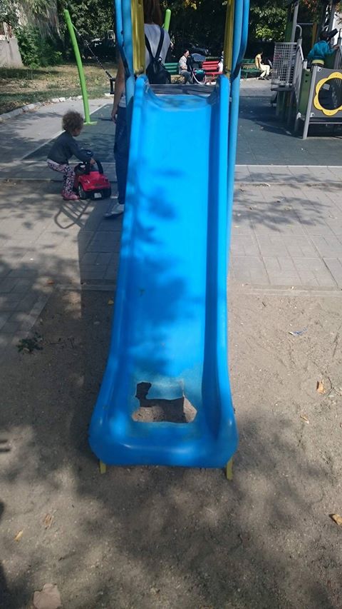 Демонтираха опасна пързалка в 