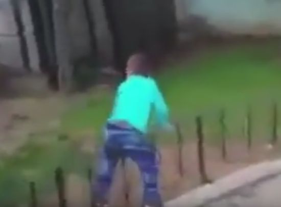 Жестока гавра със сирийско дете подпали Интернет (ВИДЕО)