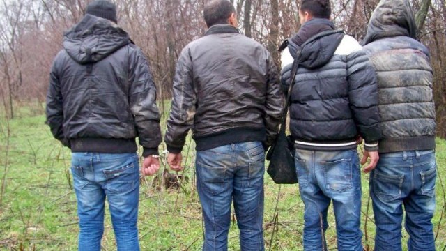 Заловиха 17 мигранти край Малко Търново