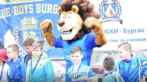 Лъвски зарадва десетки деца на турнир в Бургас