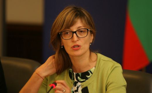Екатерина Захариева няма информация за убийствата от последните дни
