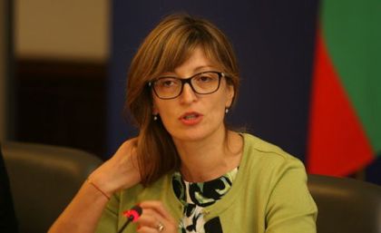 Екатерина Захариева няма информация за убийствата от последните дни