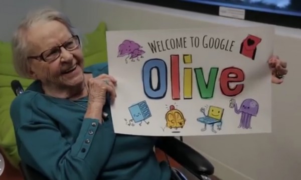 Сбъдната мечта - 97-годишна се докосна до
Google!