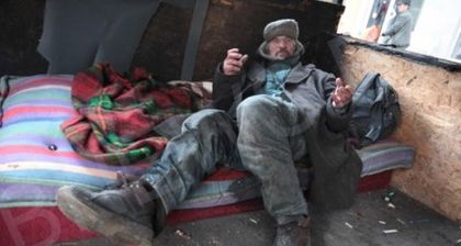 В студа: Чай и матрак за бездомници