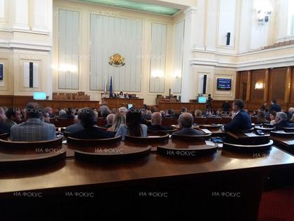Депутатите ще проведат разисквания с министър Петя Аврамова за електронните винетки