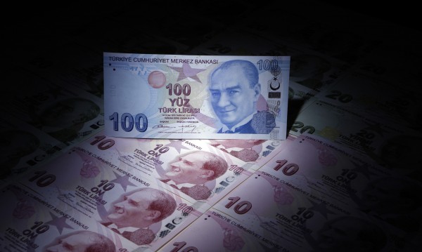 Анкара отрече синът на Ердоган да е пращал пари у нас
