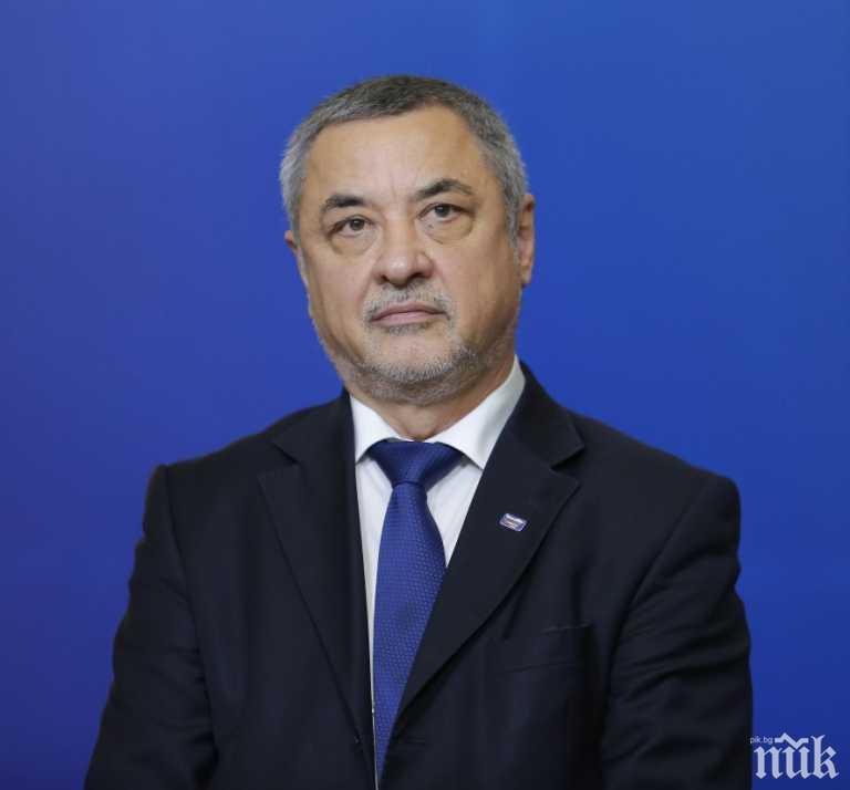 Валери Симеонов ядосан в парламента: Търсят се елементарни и повърхностни страсти - няма скандал между патриотите