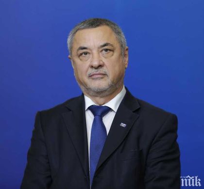 Валери Симеонов ядосан в парламента: Търсят се елементарни и повърхностни страсти - няма скандал между патриотите