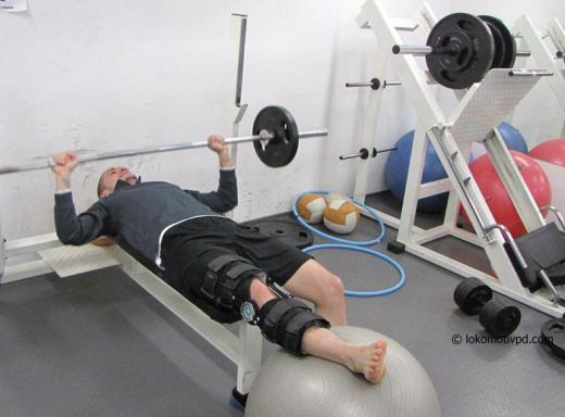 Бранител на Локомотив (Пловдив) аут до края на сезона