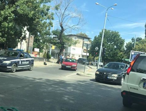 Блъснаха пешеходец на пешеходна пътека в Кичука (СНИМКИ)