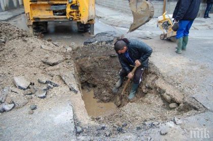 Голяма авария в Пловдив! Вода шурти по улиците в