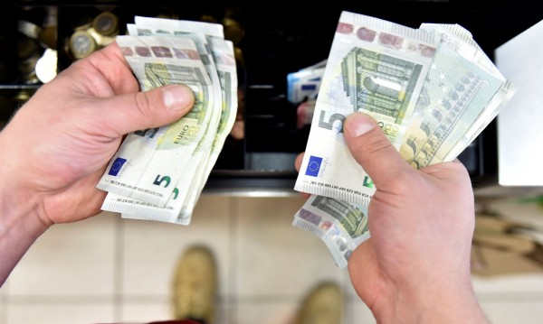 Поканата на България за еврозоната виси на косъм, какви са причините?