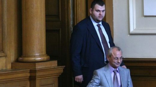 ДПС вика външния министър заради Доган и Пеевски