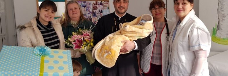 Бургас: Първото бебе в Поморие за 2019 г. получи подаръци от Общината